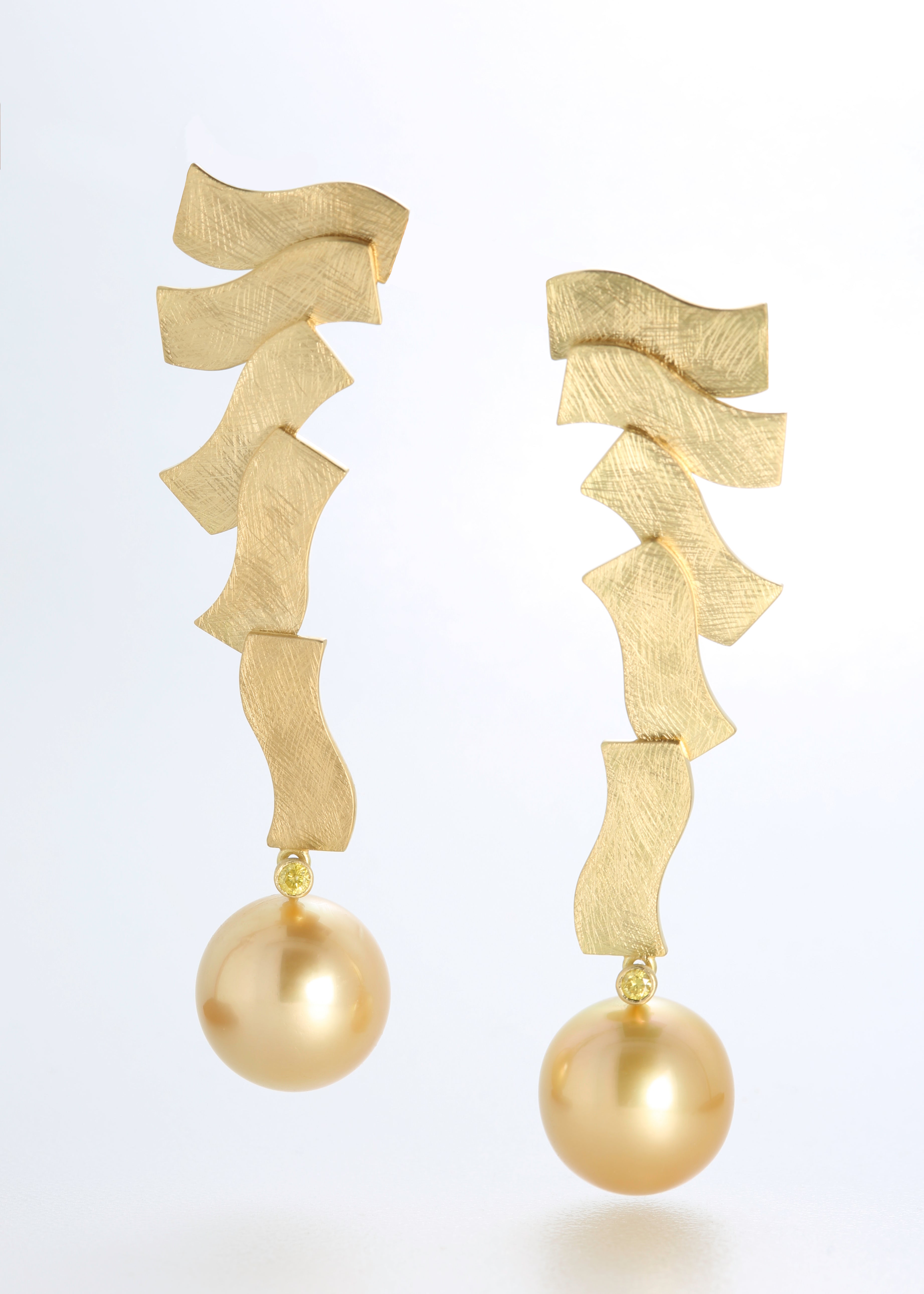 18 ct yellow gold curve ear drops with golden South Sea pearls.