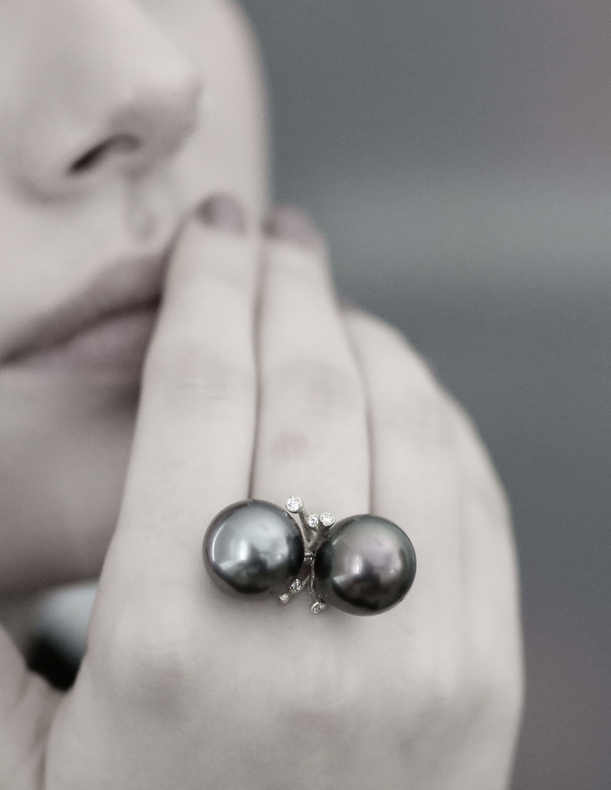Double Tahitian Pearl ring with diamonds
